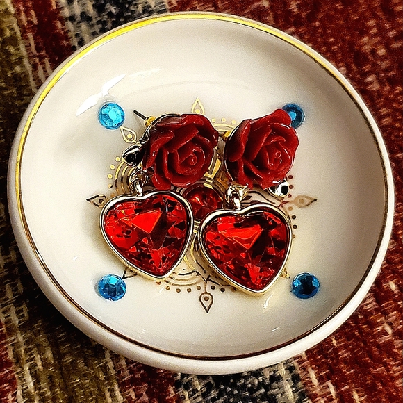 Fine jewelry red heart ❤️ crystal stud earrings with metal backs. - Picture 2 of 5